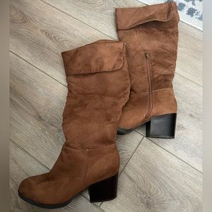 Foldover cuff Boots